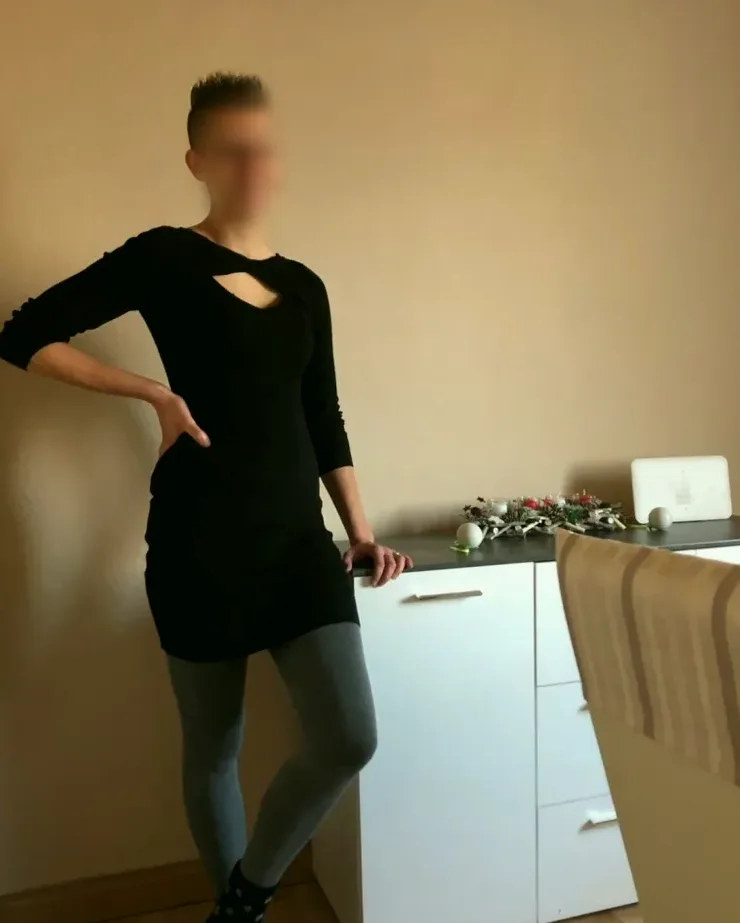 Manon, 32